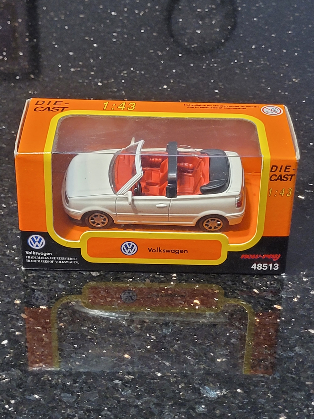NewRay Die-Cast Convertible Volkswagon Golf Cabriolet 1993 48513